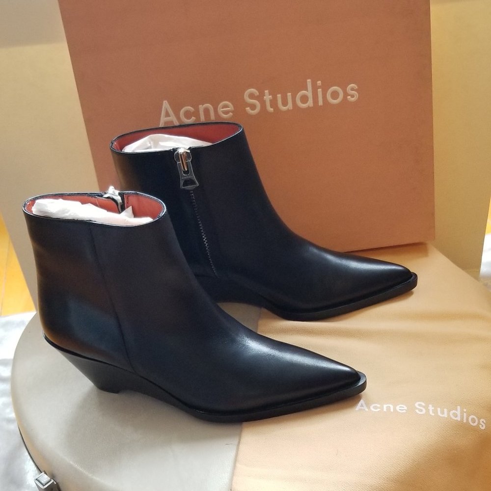 *NWT* ACNE Ankle boot